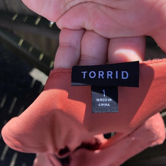 TORRID SALMON OPEN BACK TEXTURED DRESS - Picture 4 of 5